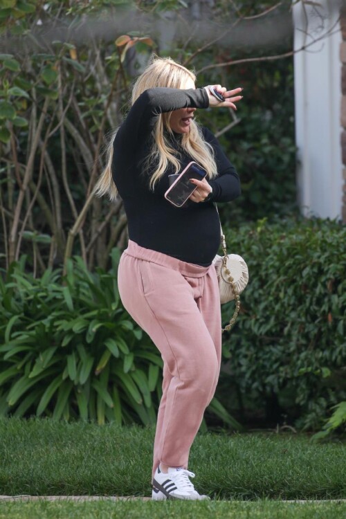 Hilary Duff Out in Los Angeles 02 08 2024 1 APRD219caf90d2fe1296