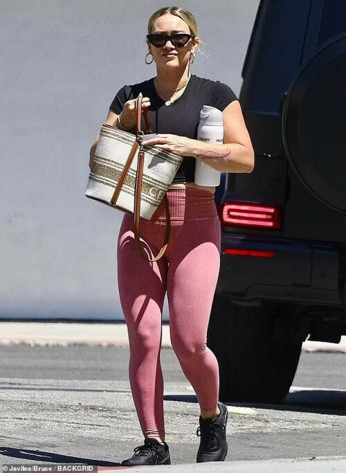 Hilary Duff in Pink Part 10ab49bf5446a7efe