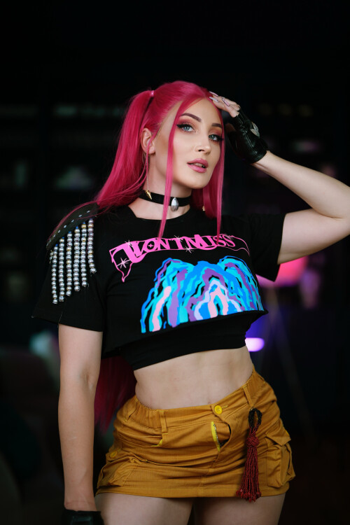 Holly WolfC4ED47F4 3CB6 421C 8433 A0C033C7D4027cc7f2140e4a4d4a