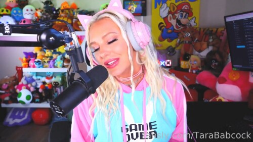 Horny Gamer Slut.mp4 snapshot 00.02 2022.08.15 01.48.34