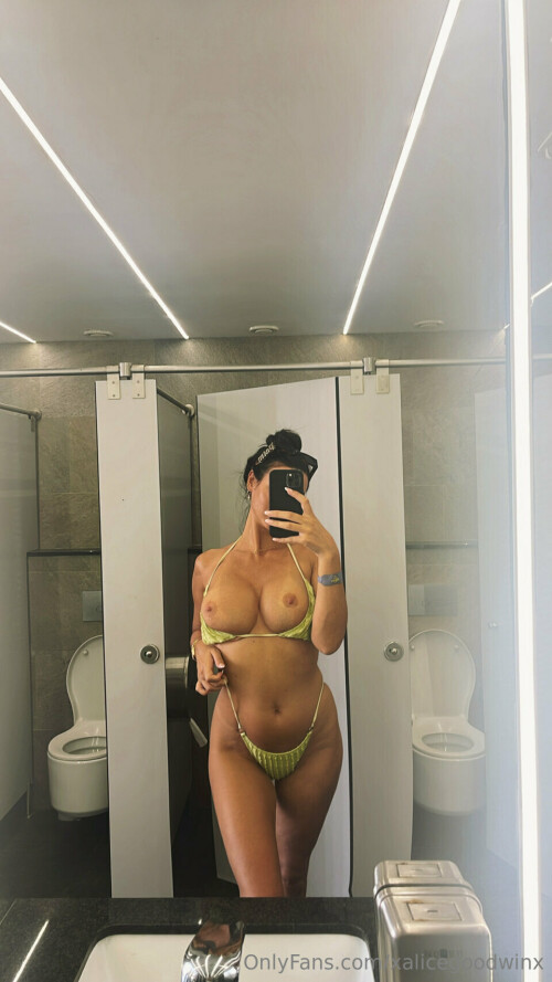 Hot girls sunbathe t...ur dmdef31a491ec63f80