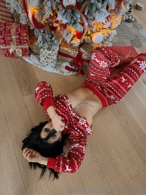 I hope Santa will be good to you this year happy holiday everyone Much love015ab36046e4940ba4