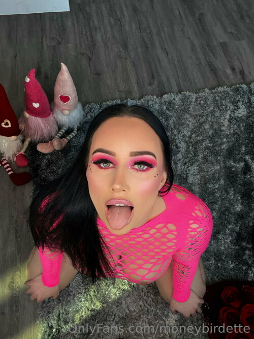 I wanna catch your nut on my tongue. Would you like to fuck my face 