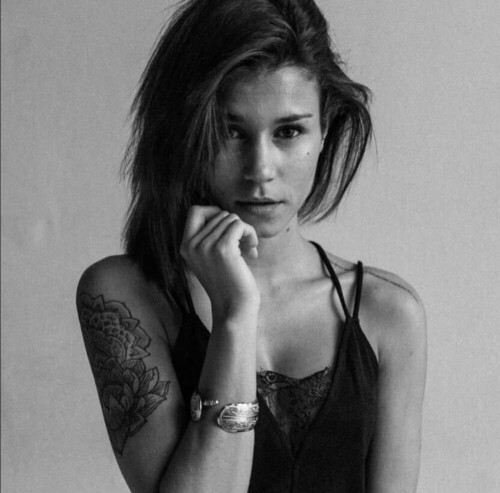 IL 830419d42ff430018e