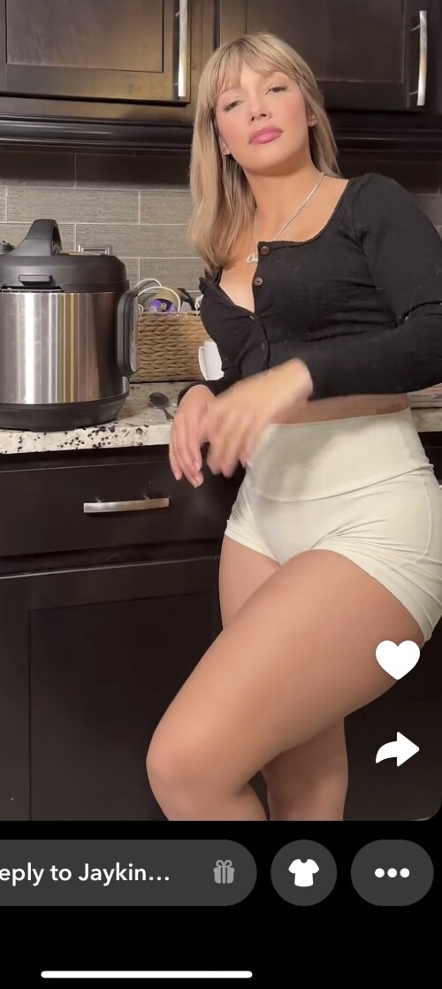 IMG 12107352b928d678a037