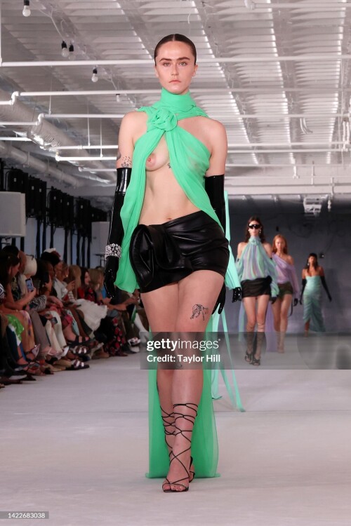NEW YORK, NEW YORK - SEPTEMBER 10: Ella Emhoff walks the runway during the S/S 2023 Prabal Gurung fashion show during New York Fashion Week at United Nations Plaza on September 10, 2022 in New York City. (Photo by Taylor Hill/FilmMagic)