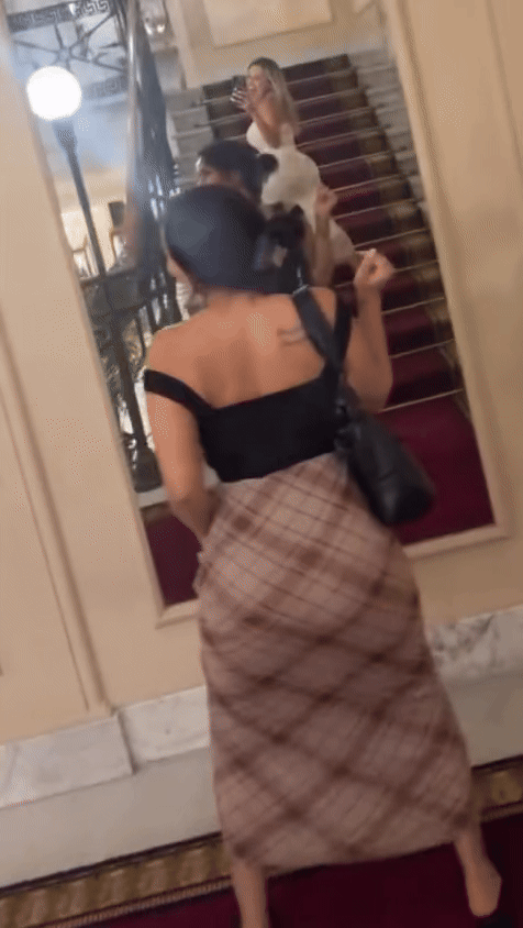 IMG_331391435e3577f79df8.gif