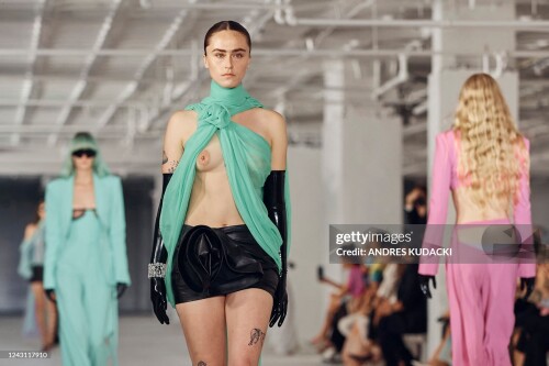 US model Ella Emhoff (C) walks the runway for Prabal Gurung during New York Fashion Week in New York on September 10, 2022. (Photo by ANDRES KUDACKI / AFP) (Photo by ANDRES KUDACKI/AFP via Getty Images)