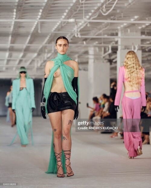 US model Ella Emhoff (C) walks the runway for Prabal Gurung during New York Fashion Week in New York on September 10, 2022. (Photo by ANDRES KUDACKI / AFP) (Photo by ANDRES KUDACKI/AFP via Getty Images)