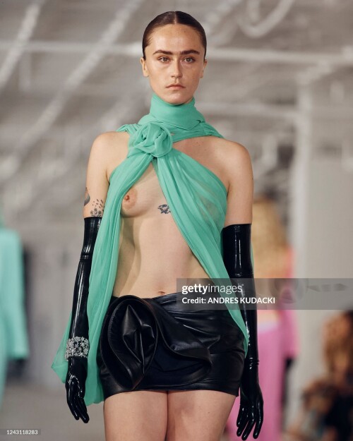 US model Ella Emhoff (C) walks the runway for Prabal Gurung during New York Fashion Week in New York on September 10, 2022. (Photo by ANDRES KUDACKI / AFP) (Photo by ANDRES KUDACKI/AFP via Getty Images)