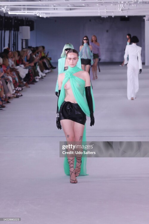 NEW YORK, NEW YORK - SEPTEMBER 10: (EDITORS NOTE: Image contains nudity.) Ella Emhoff walks on the runway at the Prabal Gurung SS23 Show on September 10, 2022 in New York City. (Photo by Udo Salters/Patrick McMullan via Getty Images)