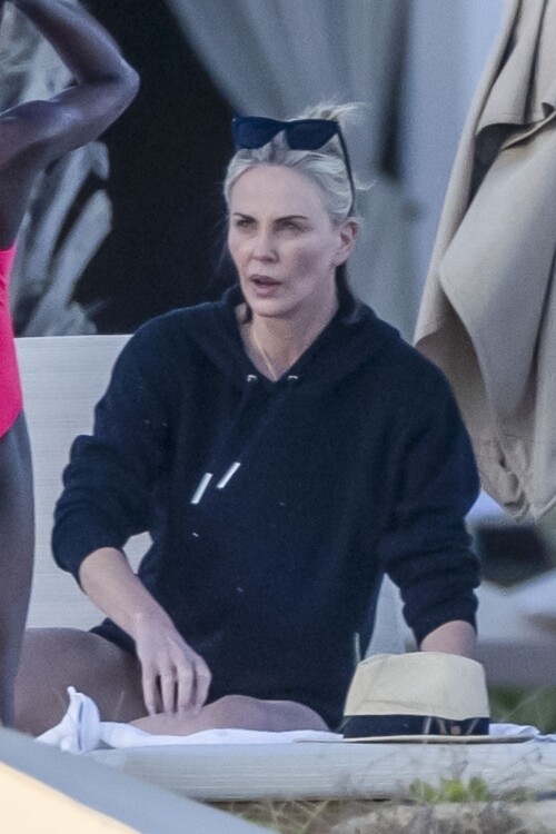 *PREMIUM-EXCLUSIVE* Los Cabos, MEXICO  - Charlize Theron was spotted on a Mexican beach with her mother Gerda and daughter August as she gears up to celebrate the New Year. The actress kept it stylish in a black long-sleeve top, a beige fedora, and black sunglasses while tossing rocks into the ocean while playing with August.**SHOT ON 12/28/24**Pictured: Charlize TheronBACKGRID USA 30 DECEMBER 2024 BYLINE MUST READ: HEM / BACKGRIDUSA: +1 310 798 9111 / usasales@backgrid.comUK: +44 208 344 2007 / uksales@backgrid.com*UK Clients - Pictures Containing ChildrenPlease Pixelate Face Prior To Publication*