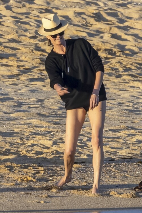 *PREMIUM-EXCLUSIVE* Los Cabos, MEXICO  - Charlize Theron was spotted on a Mexican beach with her mother Gerda and daughter August as she gears up to celebrate the New Year. The actress kept it stylish in a black long-sleeve top, a beige fedora, and black sunglasses while tossing rocks into the ocean while playing with August.**SHOT ON 12/28/24**Pictured: Charlize TheronBACKGRID USA 30 DECEMBER 2024 BYLINE MUST READ: HEM / BACKGRIDUSA: +1 310 798 9111 / usasales@backgrid.comUK: +44 208 344 2007 / uksales@backgrid.com*UK Clients - Pictures Containing ChildrenPlease Pixelate Face Prior To Publication*