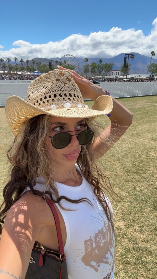 IMG 928425493f15dd47e401