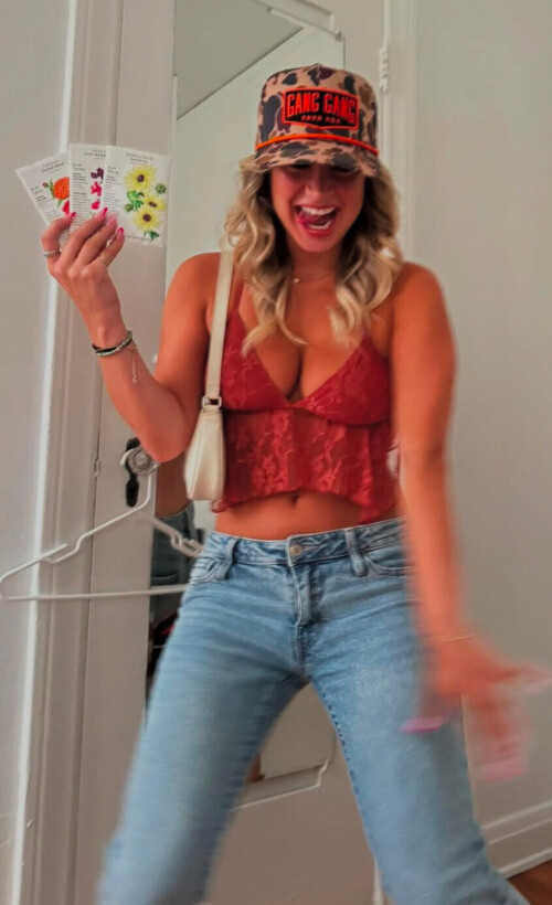 IMG 93848984fe194f4bc74e