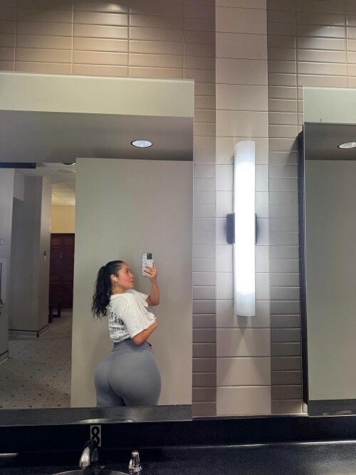 IMG 98432949598d6d2d0707