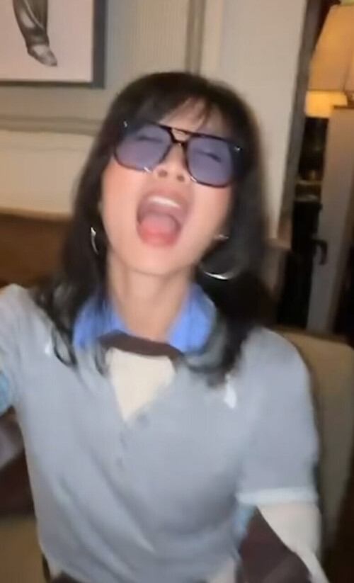 IMG 9887290d26bfffdefd12