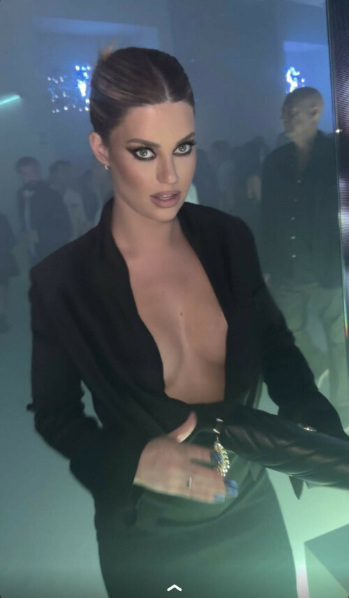 IMG 991214f403d086262676