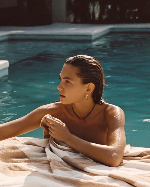 Ida in Zihuatanejo 86720070df86facfd