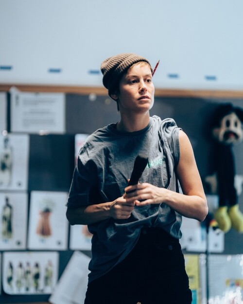 Ins 1273796342875757b43e11c655