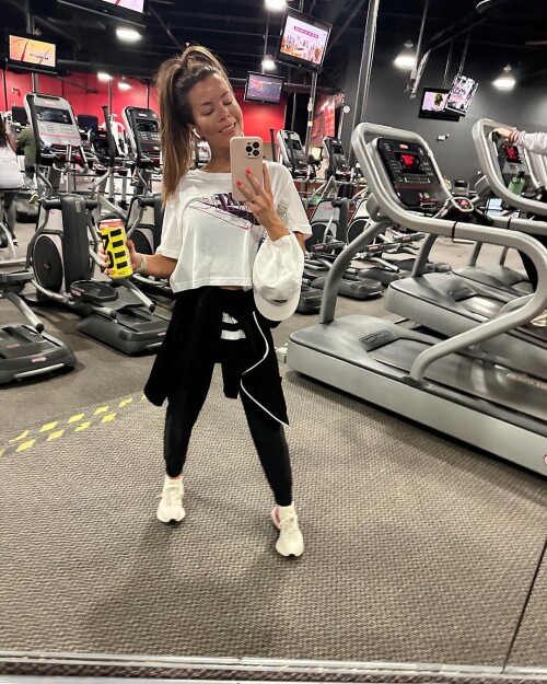 Ins 188636406b7502df8f64f8d9