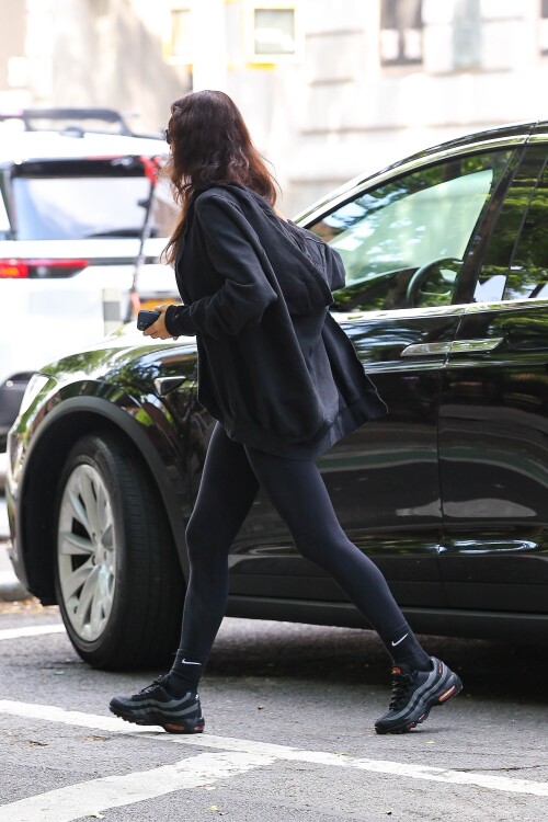 Irina Shayk Out in New York 06 05 2024 7 a3fad73425d3723e
