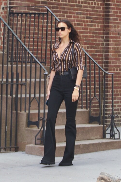 Irina Shayk out in New York 06 04 2024 65 1b6b6c2d8ca8019a