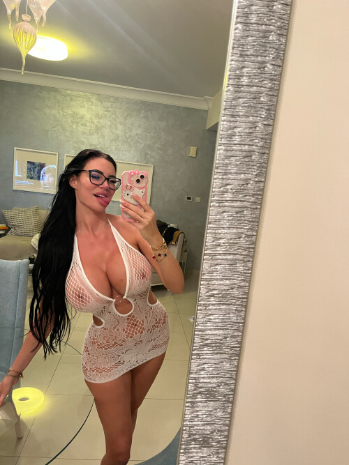 Is online now Yvonne Bar OnlyFans 23d59855842912e6e