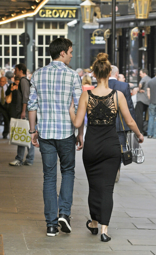 EXCLUSIVE PICTURE: MATRIXPICTURES.CO.UKPLEASE CREDIT ALL USESWORLD RIGHTSAmerican 'Hunger Games' actress Jennifer Lawrence is pictured out in London with her boyfriend, English actor Nicholas Hoult.Jennifer returns to her hotel to change quickly, then she and her beau slip out of the back door to avoid fans, and walk to the Duke Of York theatre in the West End. They move away from each other when they spot the photographer, then hold hands again later. MAY 23rd 2012REF: PSE 122045