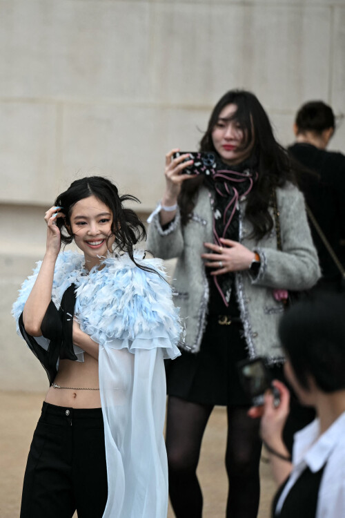 South Korean singer Jennie Kim (L) leaves after attending the Chanel Women's Haute-Couture Spring/Summer 2025 collection as part of the Fashion Week in Paris, on January 28, 2025. (Photo by Julie SEBADELHA / AFP)