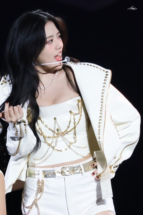 JUMP 1872492536633368873 215229f5bbff5ef8f