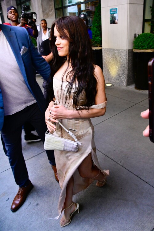Jenna Ortega out in New York 08 04 202500114592ed8b01b00e36