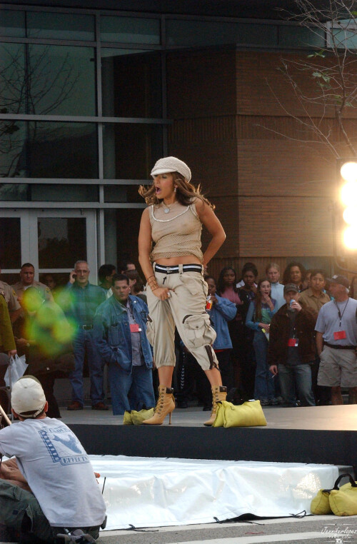 Jennifer Lopez a034e17803711c337e74