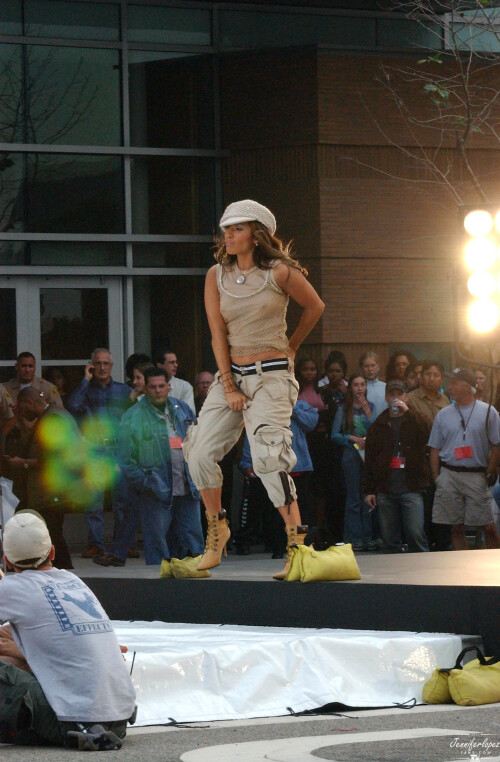 Jennifer Lopez a03502b73fb5bb2eadcb