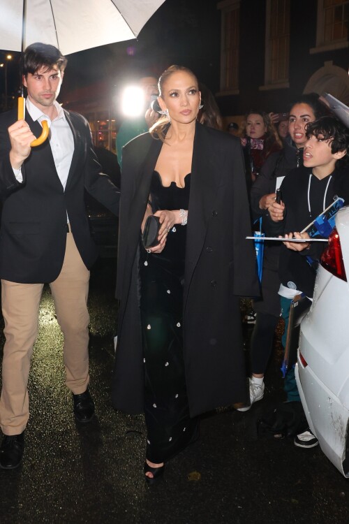 Jennifer Lopez Arrives at Anna Wintour s Pre Met Gala dinner in New York 05 05 2024 49 aa67d7ef1cc1f