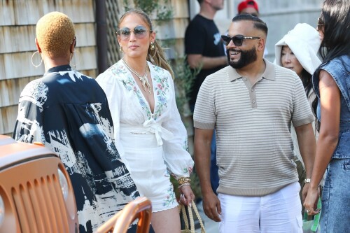 Jennifer Lopez Out for lunch in the Hamptons 07 21 2024 117 b70e99dbef594f09