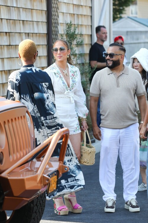 Jennifer Lopez Out for lunch in the Hamptons 07 21 2024 120 ed3421c37a281538
