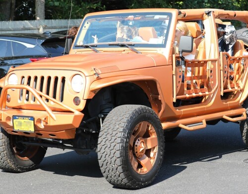 Jennifer Lopez Out for lunch in the Hamptons 07 21 2024 134 1902dc4afad3e723