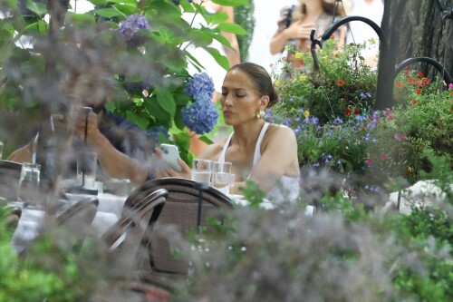 Jennifer Lopez Out in New York 07162024 106 b286d618922b7491