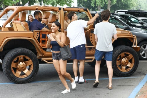 Jennifer Lopez Out in New York 07162024 10 8d01659a3954aba5