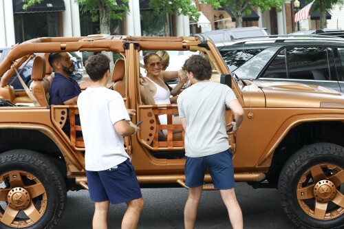 Jennifer Lopez Out in New York 07162024 18 36580cf1fd871a29