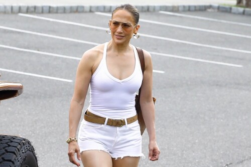 Jennifer Lopez Out in New York 07162024 33 d77106fd82ab2f83