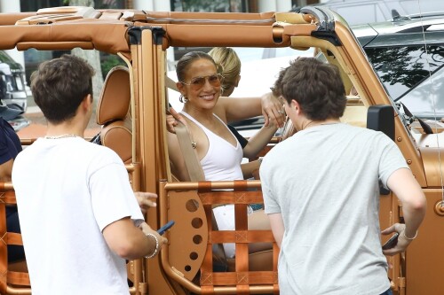 Jennifer Lopez Out in New York 07162024 3 426832f1f5d99f99