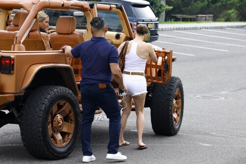 Jennifer Lopez Out in New York 07162024 40 8a17e63cd1768ab0