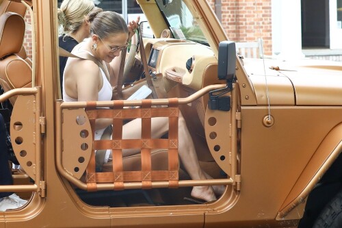 Jennifer Lopez Out in New York 07162024 48 59f8d4d6e86a03a4