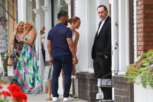 Jennifer Lopez Out in New York 07162024 53 08a2070d2643db7c