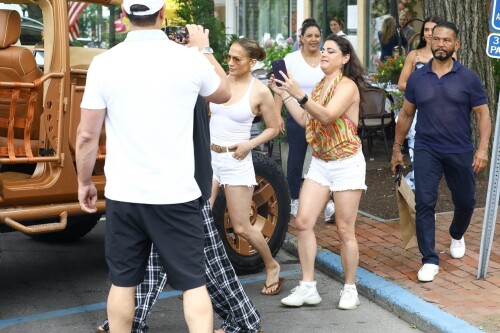 Jennifer Lopez Out in New York 07162024 63 b89ac96916e63b09