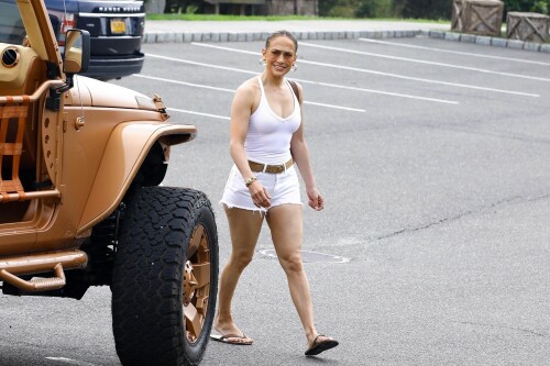 Jennifer Lopez Out in New York 07162024 69 ff5419cd39a07b22