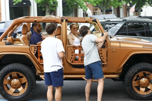 Jennifer Lopez Out in New York 07162024 6 eb59a1dccaeb03ff