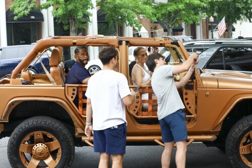 Jennifer Lopez Out in New York 07162024 77 01d769d107837d3e